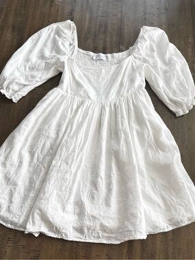 Pretty White Puff-Sleeve Cotton Dress